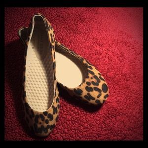 Women leopard shoes - size 8.
